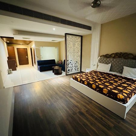 The Pearl Hotel Sirsa Екстериор снимка