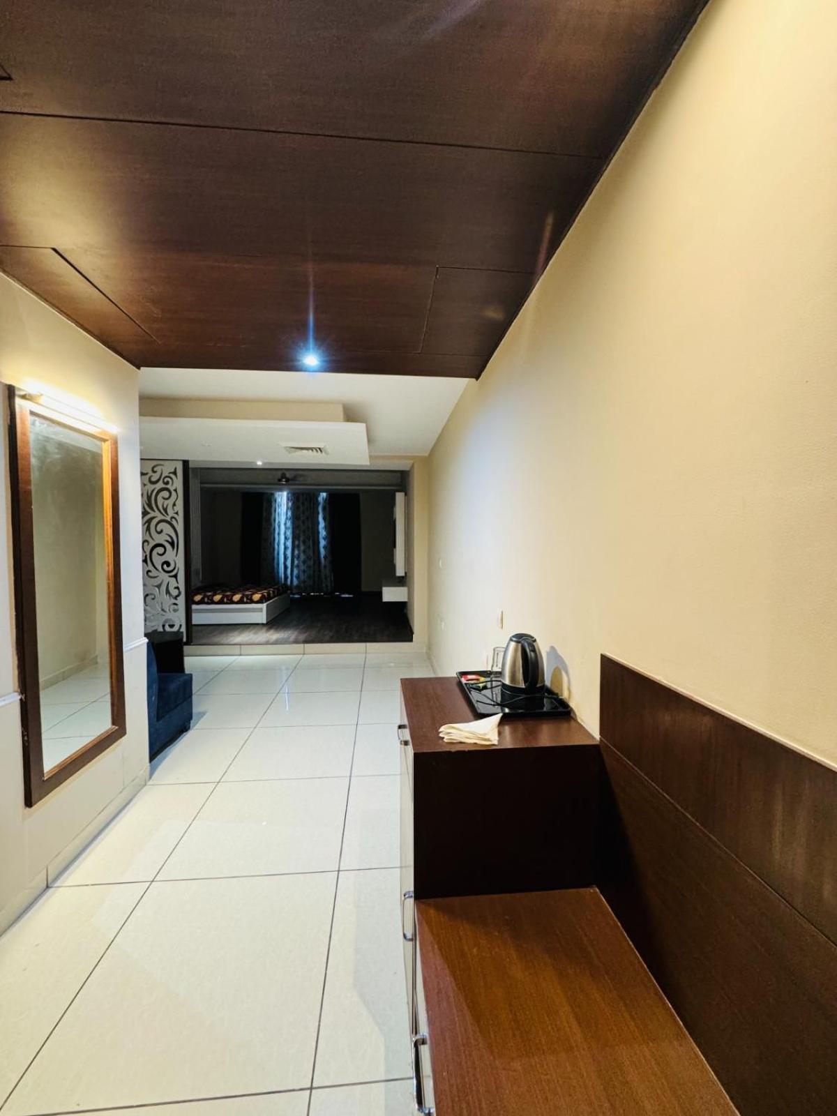 The Pearl Hotel Sirsa Екстериор снимка