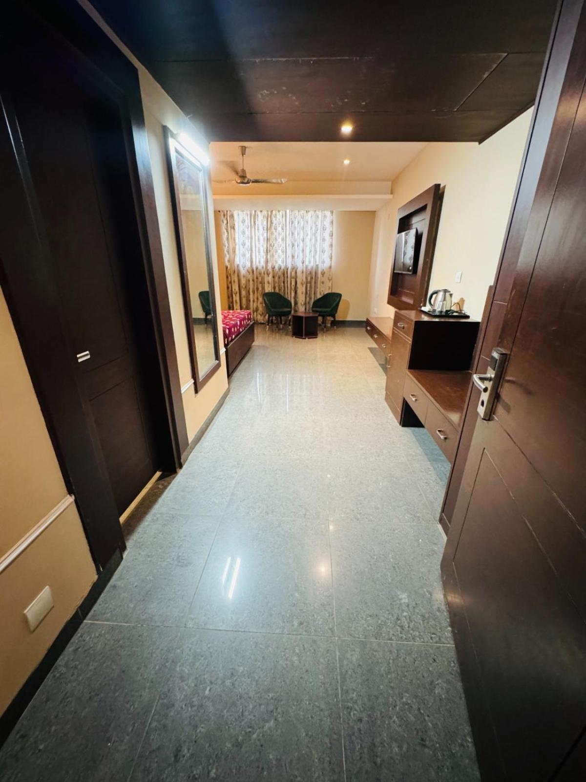 The Pearl Hotel Sirsa Екстериор снимка