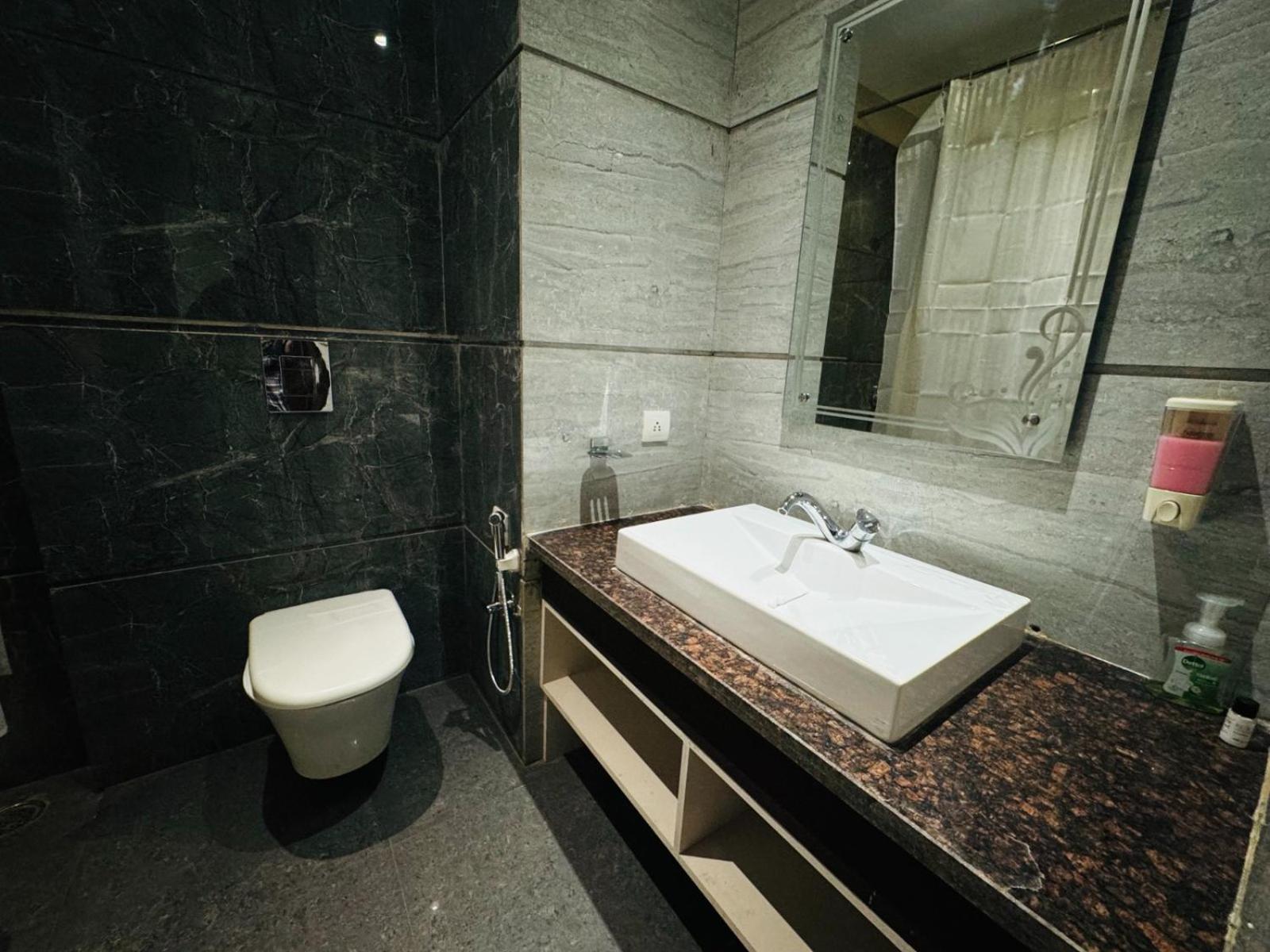 The Pearl Hotel Sirsa Екстериор снимка