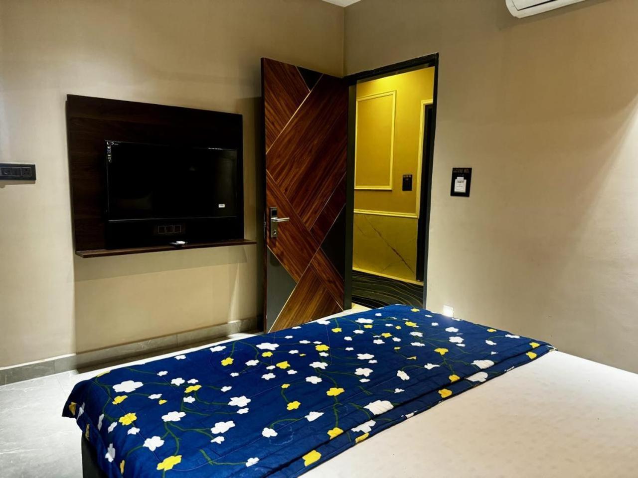 The Pearl Hotel Sirsa Екстериор снимка
