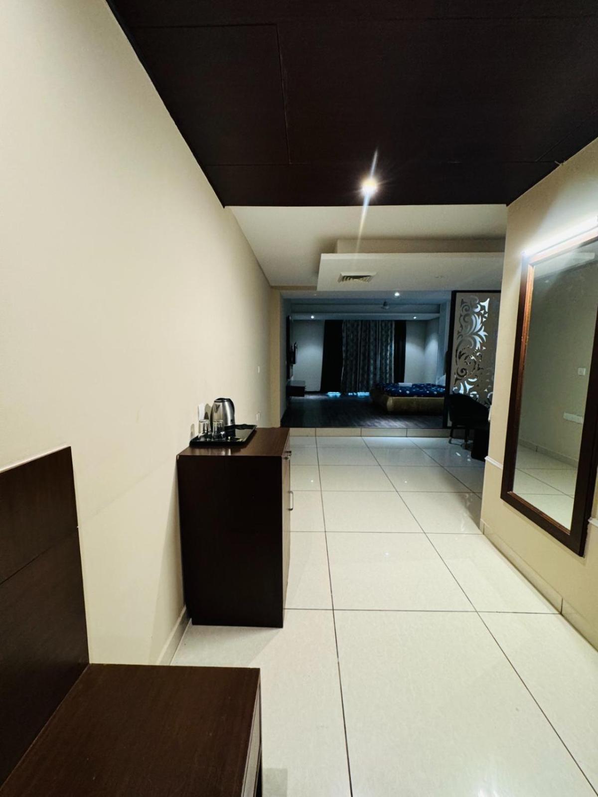 The Pearl Hotel Sirsa Екстериор снимка